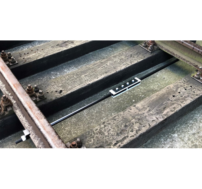 ŚCIĄGACZ DO SZYN ROZJAZDOWYCH - ROZSTAW REGULOWANY - IZOLOWANY